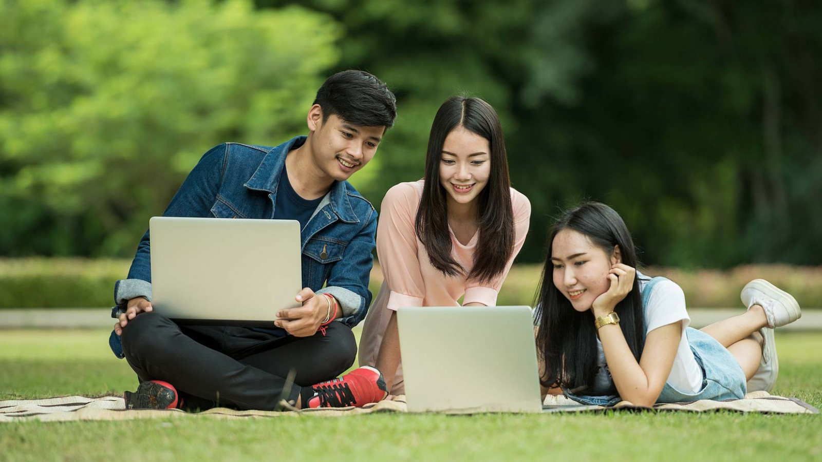 students-1807505_1920